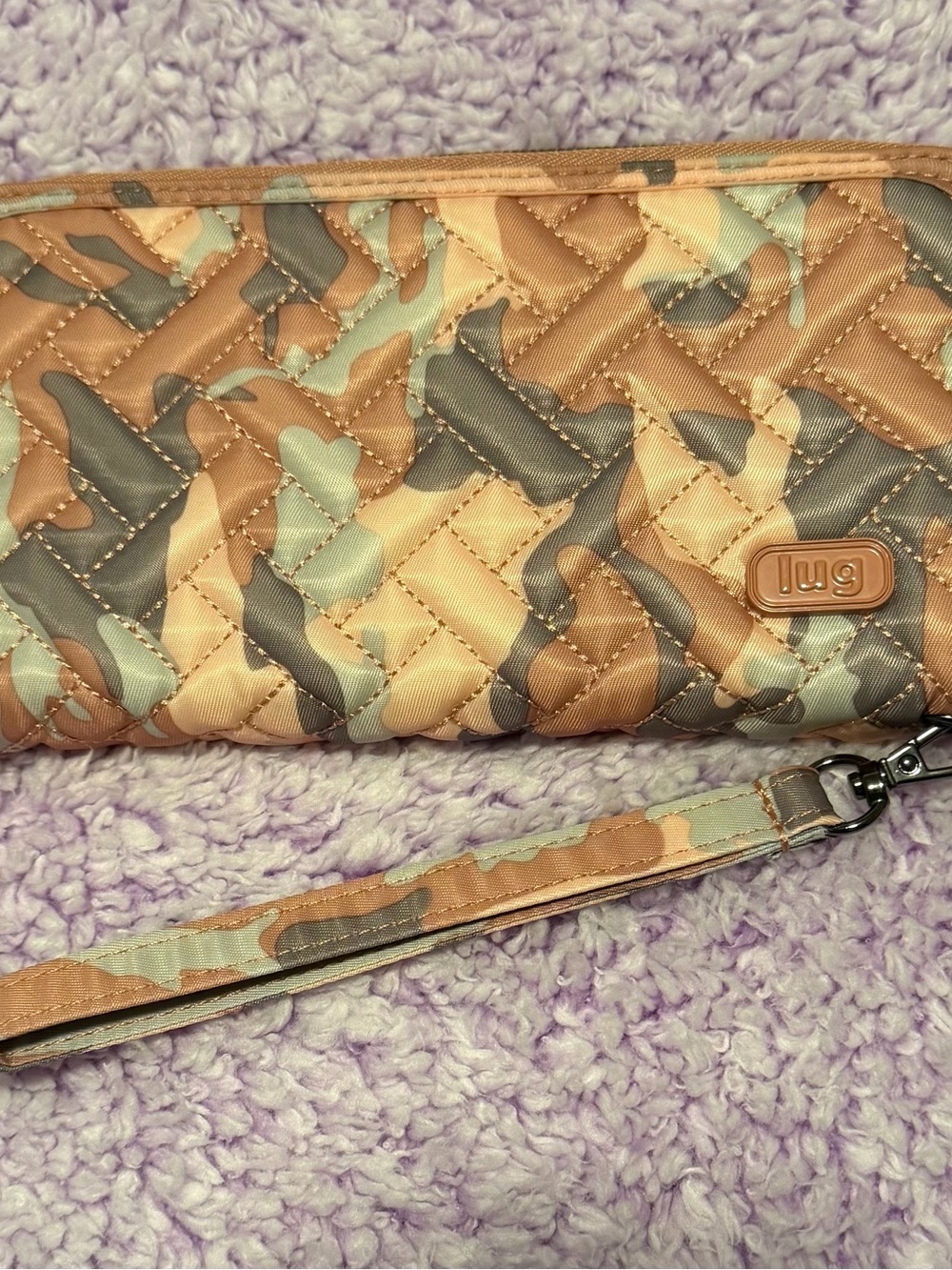 lug Quilted Camo Wristlet Clutch in Peach/Pink/Grey Camo